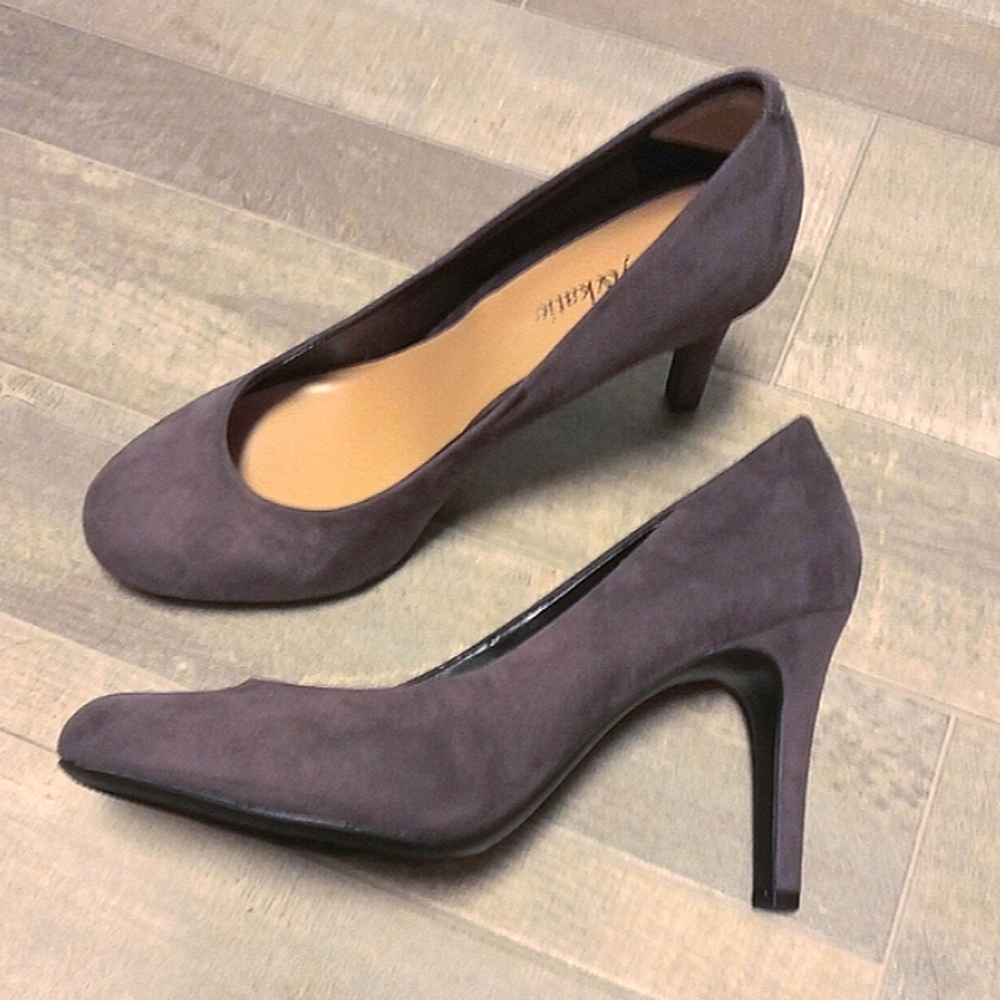 Kelly & Katie Isabella Round Toe Suede Pumps
